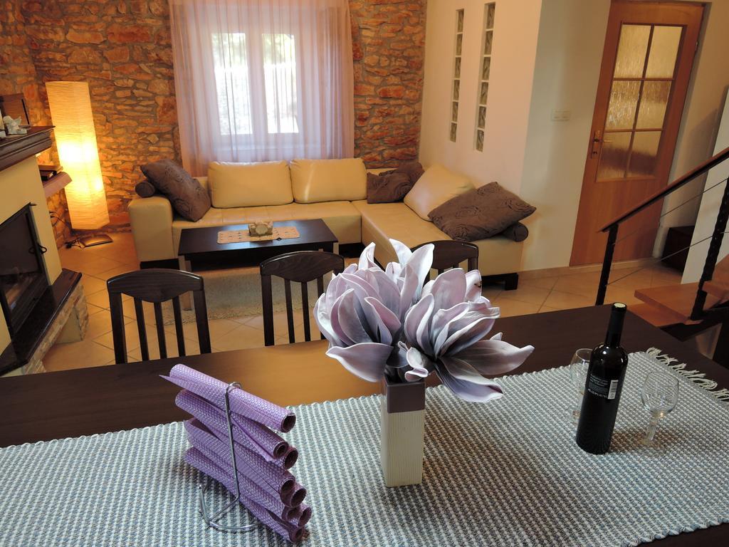 Rural House Gluic Villa Bogatić Szoba fotó